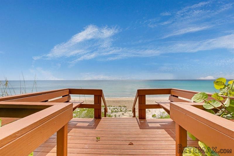 2 bedroom Residence For Sale: Singer..