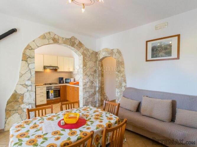 Stan za najam, 81 m², Labin