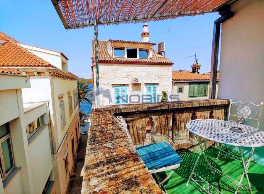 Vis, kuća 165 m2 u samom centru grada Visa