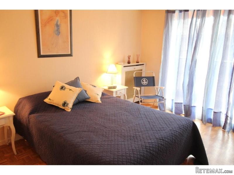 Cute 1 Bed Apartment In The Musiciens..