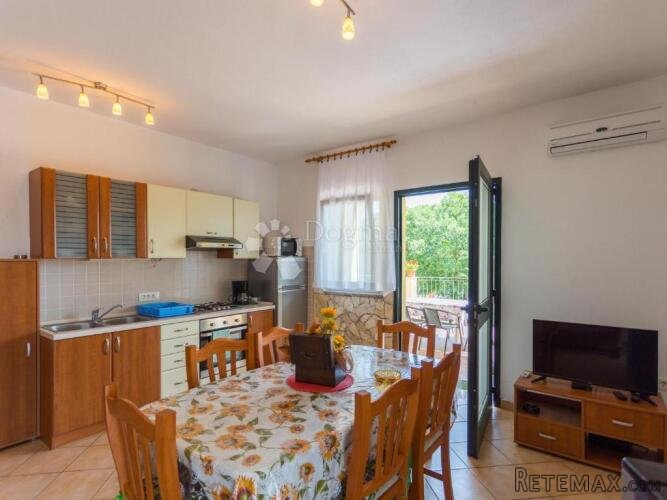 Stan za najam, 67 m², Labin