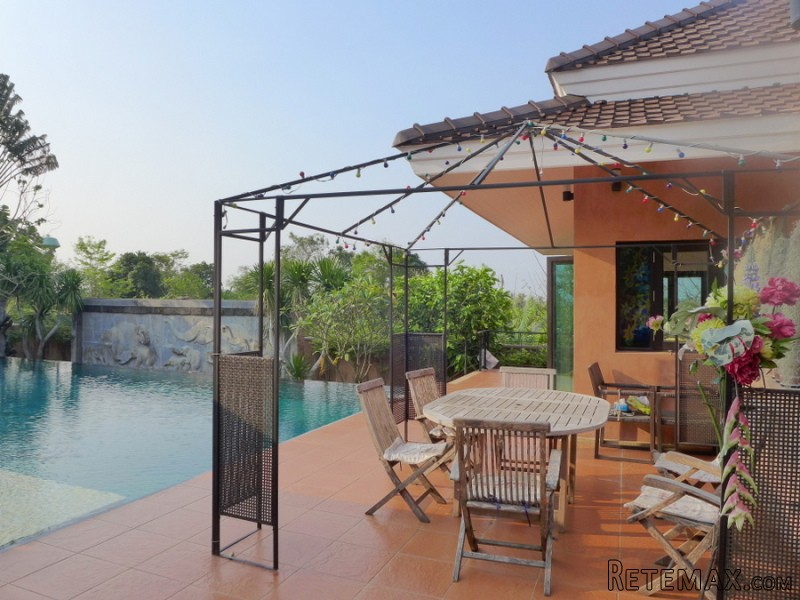 5 bedroom pool estate on 1.700 m2.. - 2