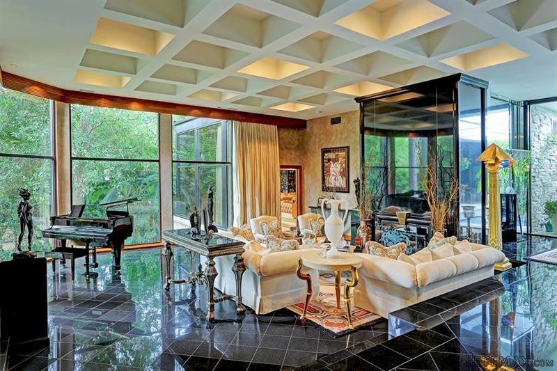 3 bedroom House For Sale: 327.. - 2