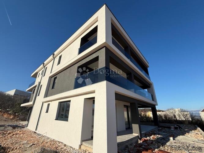OTOK KRK VRBNIK- LUKSUZNI APARTMAN NA PRVOM KATU ODLIČNE NOV - 3