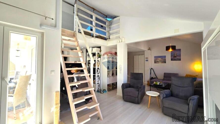 Rovinj, stan 48 m2, mirna ulica, pogled more, parking