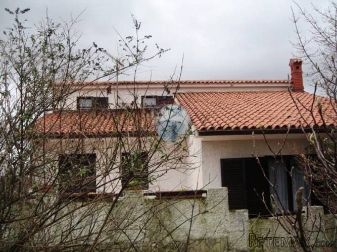 Kuća s velikom građevinskom parcelom - 5