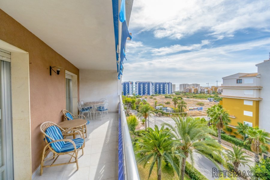 Rocío del Mar, close to all services and shopping centers..