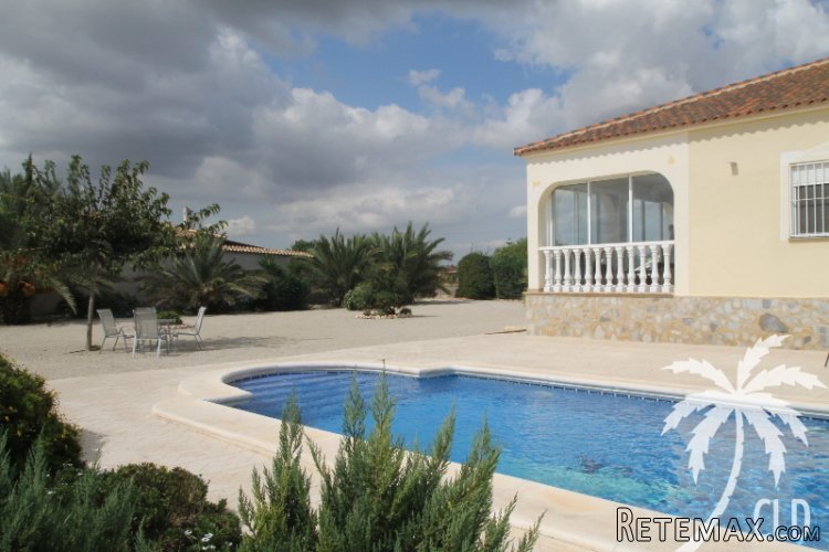 A very beautifully located villa with lots of privacy on a.. - 2