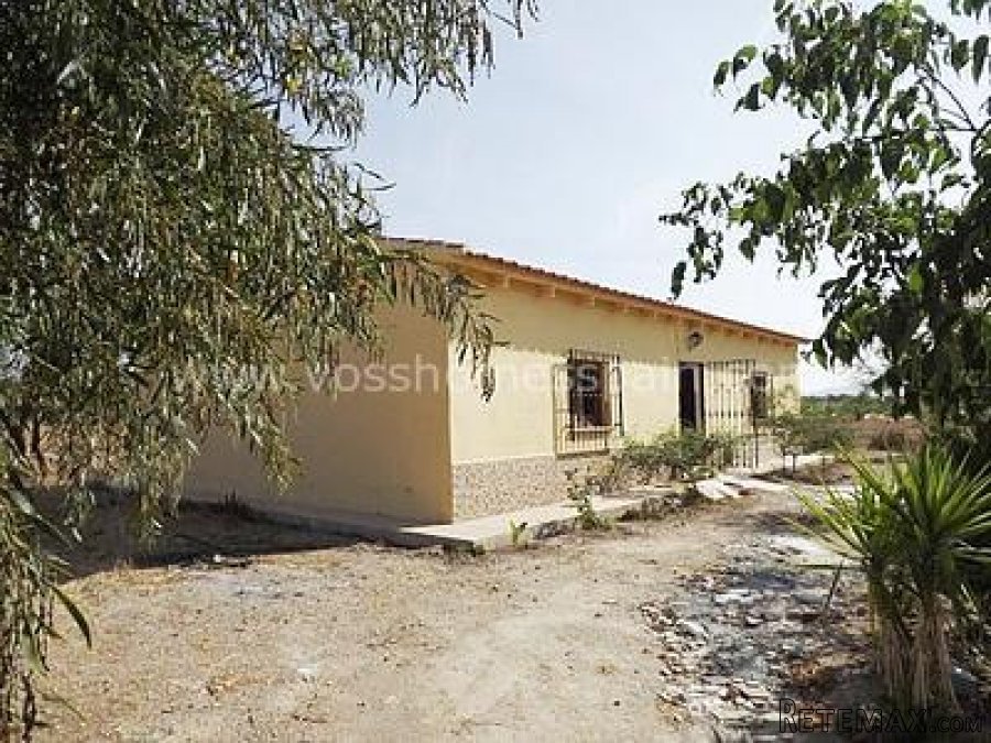 A 2 bed, 1 bath recently built, country house in need of..