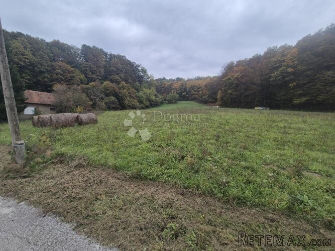 Građevinsko zemljište 1.300m² na izvrsnoj lokaciji nadomak Z - 3