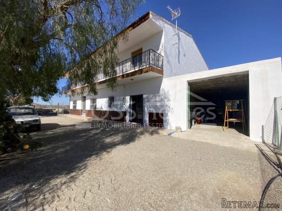 NEW TO VOSS HOMES - A very attractive, 2 storey, 5+ bed.. - 3