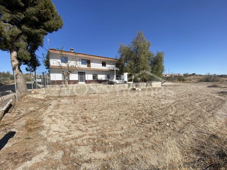 NEW TO VOSS HOMES - A very attractive, 2 storey, 5+ bed.. - 5