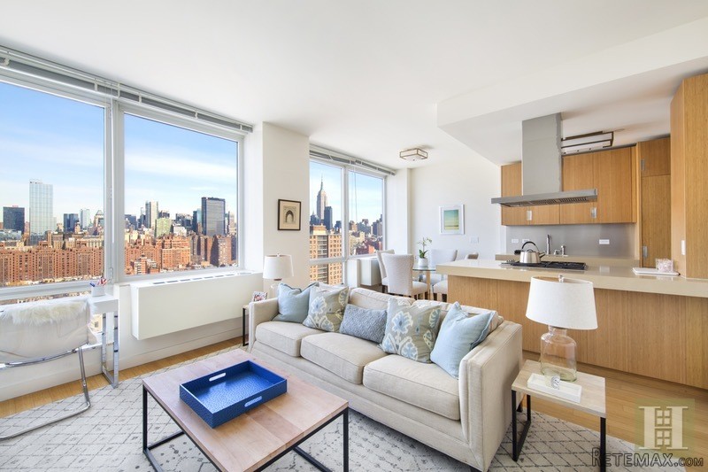 1 bedroom Apartment For Sale: 450 WEST..