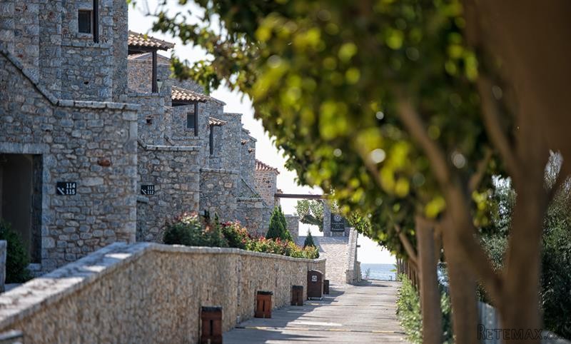 27 bedroom Hotel For Sale: Peloponnese - 2