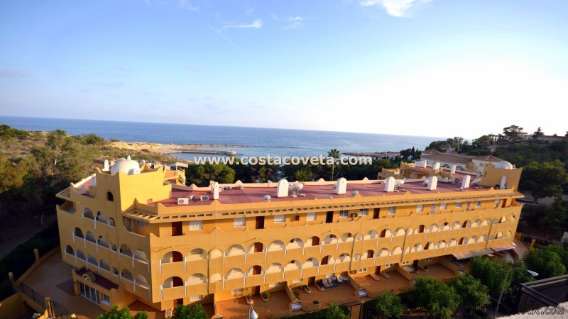 Great Front-Line Corner Beach Apartment..
