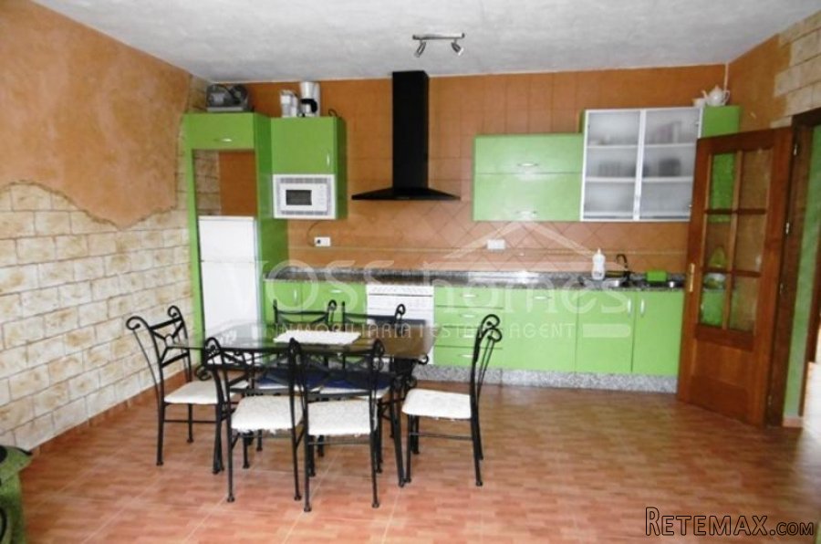 Light & airy 4 bed, 2 bath, 1st floor, ( no lift).. - 11