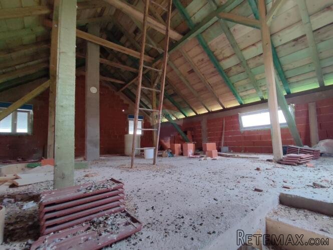 Lika,Brinje, kuće sa zemljištem 37250 m2 - 12