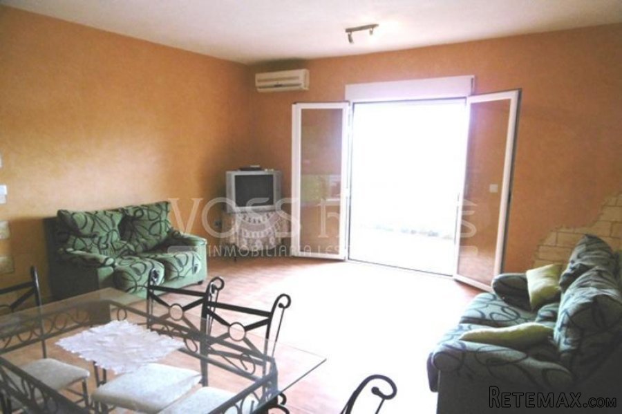 Light & airy 4 bed, 2 bath, 1st floor, ( no lift).. - 12