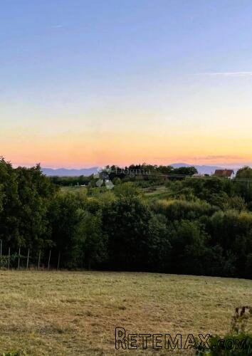 Prodaje se poljoprivredno zemljište s panoramskim pogledom - 2
