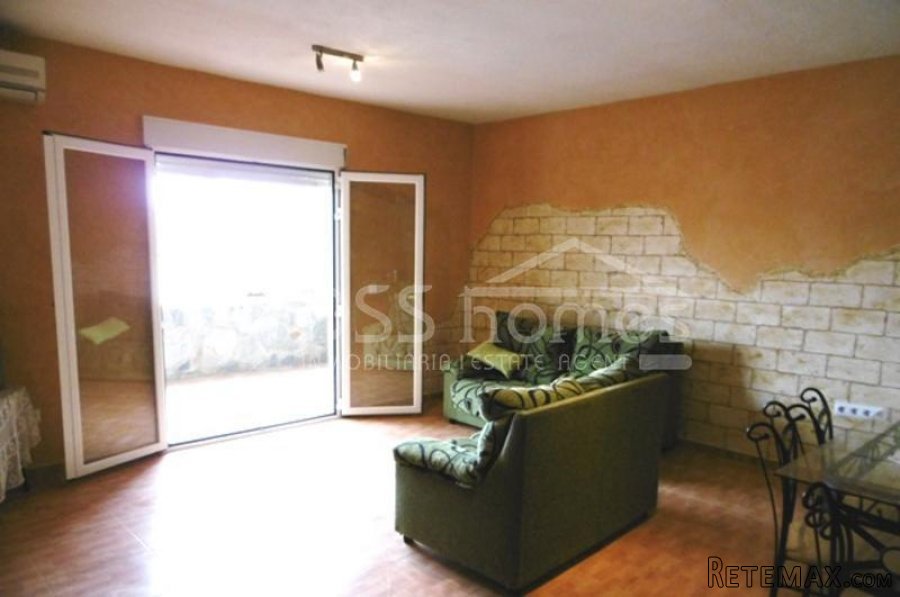 Light & airy 4 bed, 2 bath, 1st floor, ( no lift).. - 13