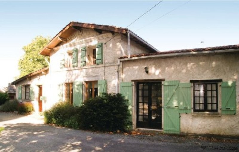 Old Renovated Farm House With 2 Large..