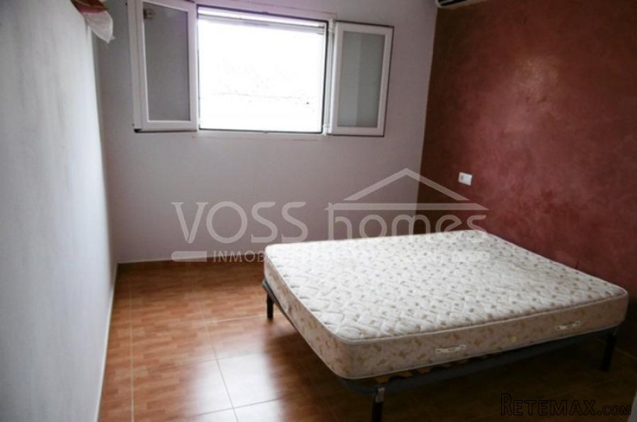Light & airy 4 bed, 2 bath, 1st floor, ( no lift).. - 14