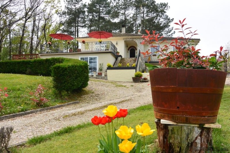 A Spacious Villa Property With..