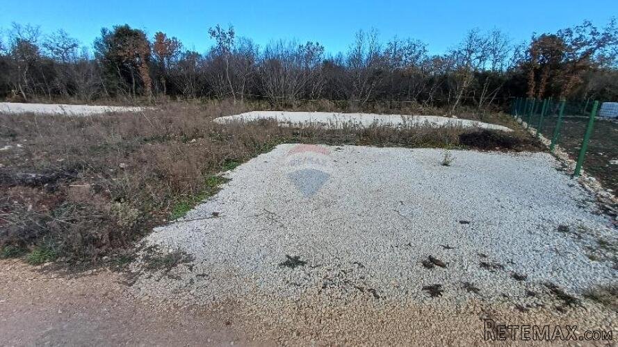 Istra, Peroj, 2 parcele kod Barbarige