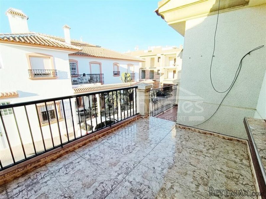 NEW LISTING TO VOSS HOMES - A large terraced house of 178m2.. - 16