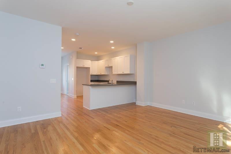 2 bedroom Apartment For Sale: 120 DUCK.. - 2