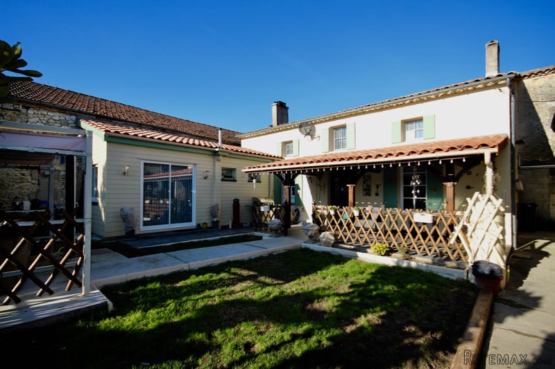 Pretty and immaculate renovated stone..