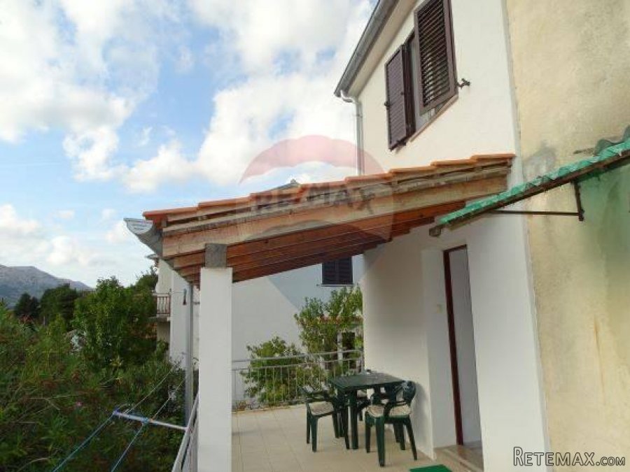 Baška - Jurandvor - kuća 90m2 sa dva stana