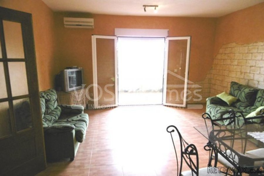Light & airy 4 bed, 2 bath, 1st floor, ( no lift).. - 18