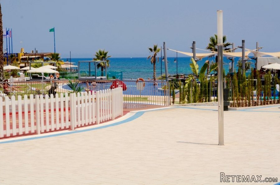 -Vista frontal al mar (bloque frontal) -2 Dormitorios..