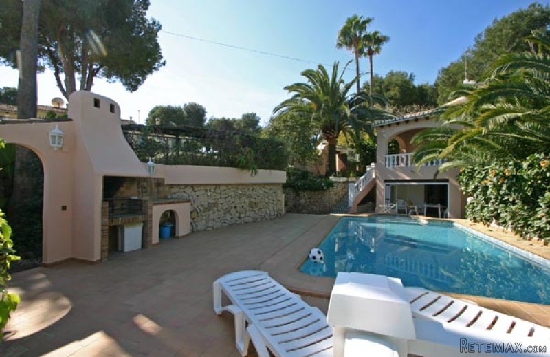 5 Bedrooms - Villa - For Sale