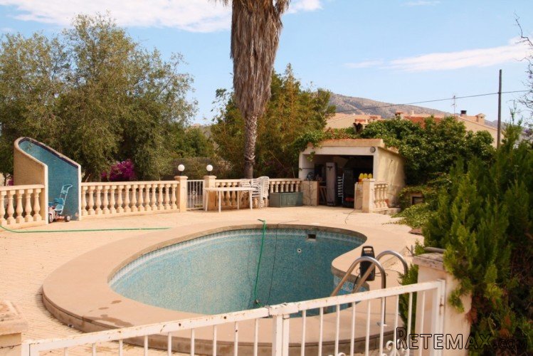 MEDITERRANEAN VILLA ON A BIG PLOT!!! This Spanish style.. - 2