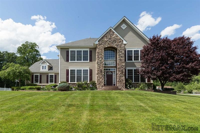 4 bedroom House For Sale: 4 Wallace Dr.. - 2