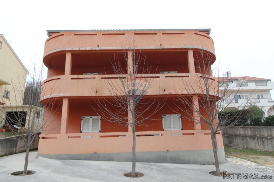 Samostojeća kuća sa pet apartmana