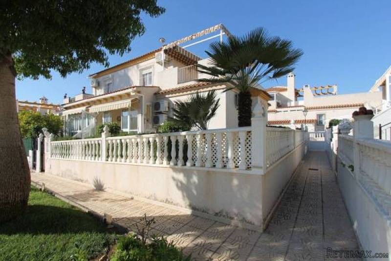 3 Bedroom 2 Bathroom Townhouse In..