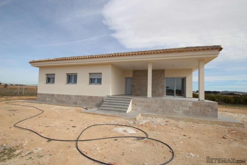 3 bedroom New build villa with pool key.. - 2