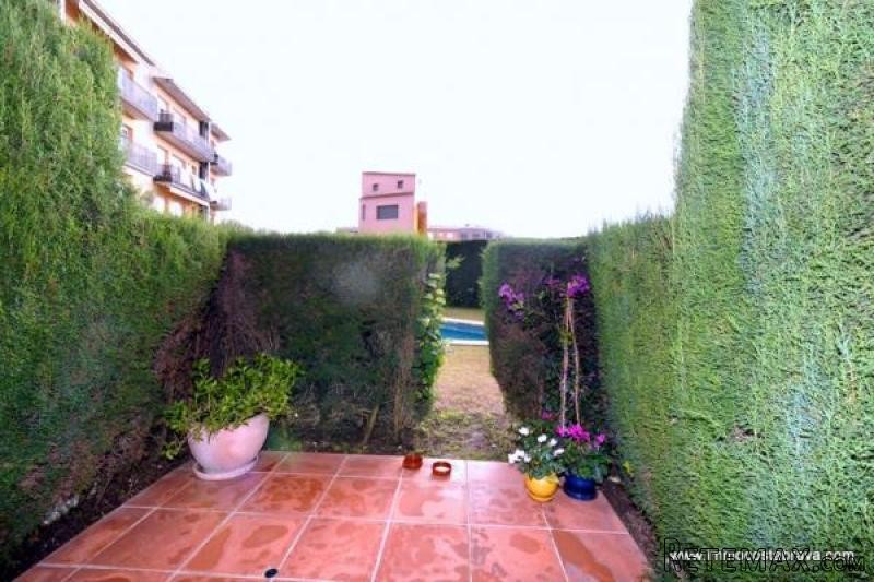 SANTA CRISTINA D'ARO: Cosy flat with..