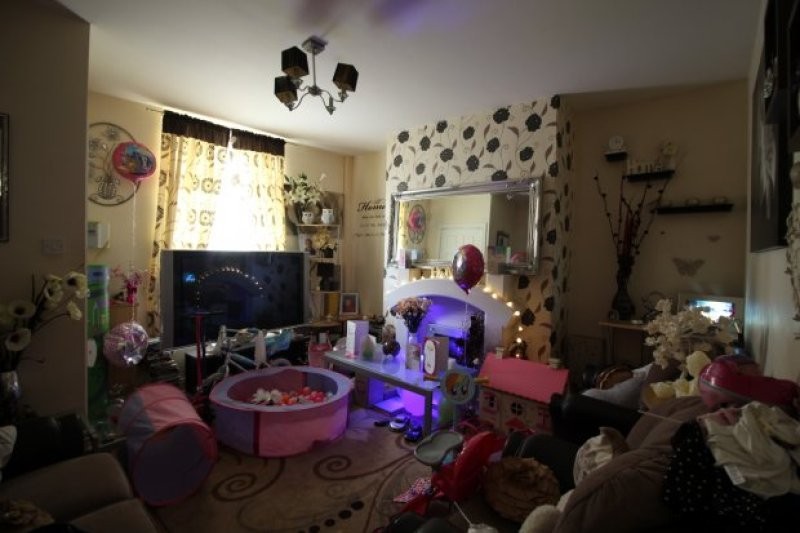 2 bedroom, End Of Terrace House house.. - 2