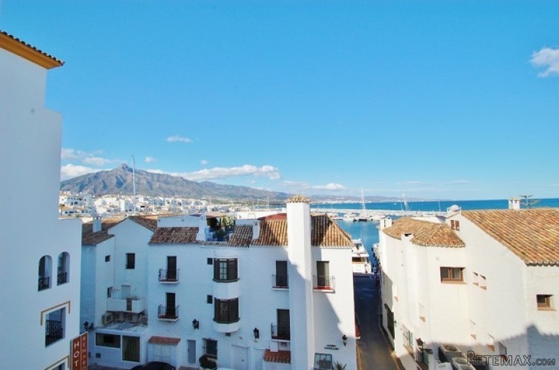 2 Bedroom Middle Floor Apartment