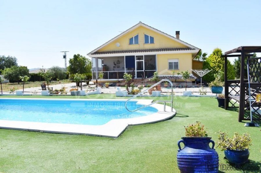 RESERVED - Large 250m2 detached 3 Bed 2 Bath Villa with a..