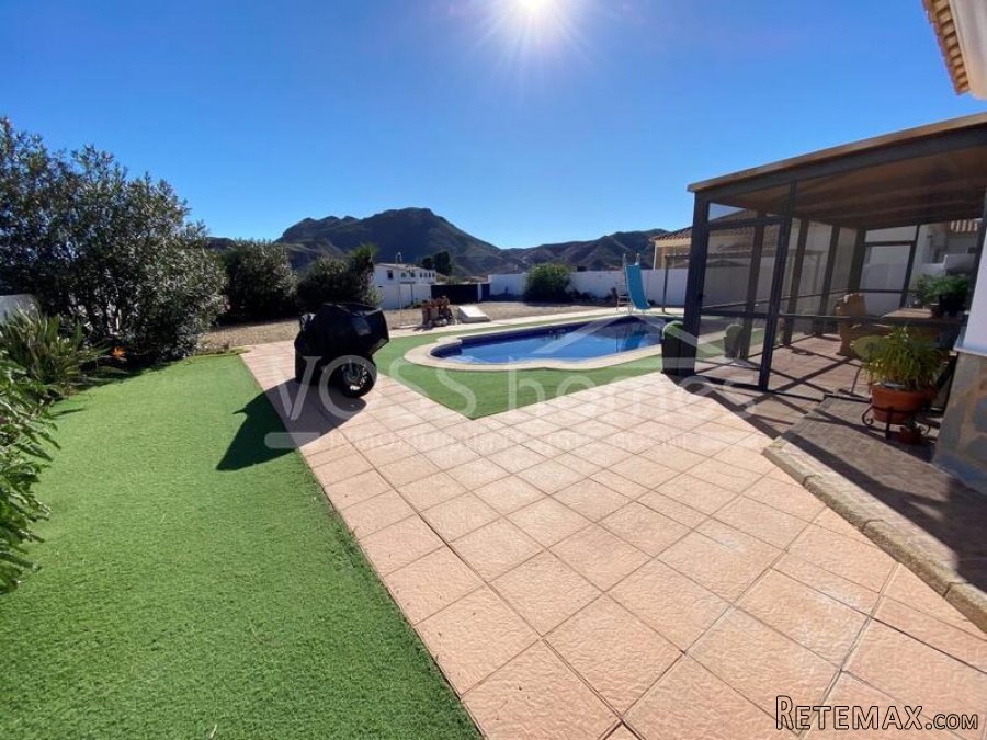 EXCLUSIVE TO VOSS HOMES - A spacious 5 bed, 2 bath Country.. - 3