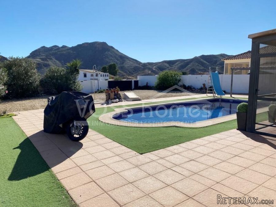 EXCLUSIVE TO VOSS HOMES - A spacious 5 bed, 2 bath Country.. - 4