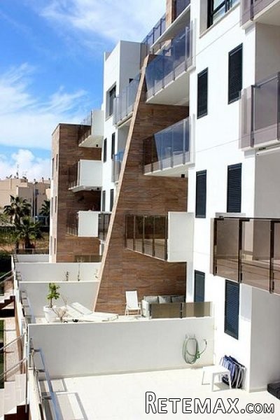 * FULLY FURNISHED BEACH APARTMENT