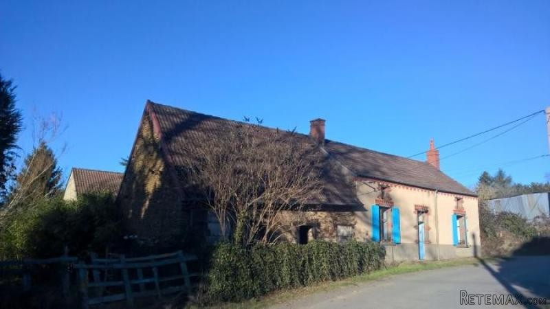 In little hamlet with 1352 m2 attached..