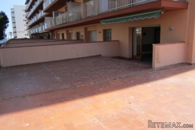 ROSES: Nice apartment on the second..