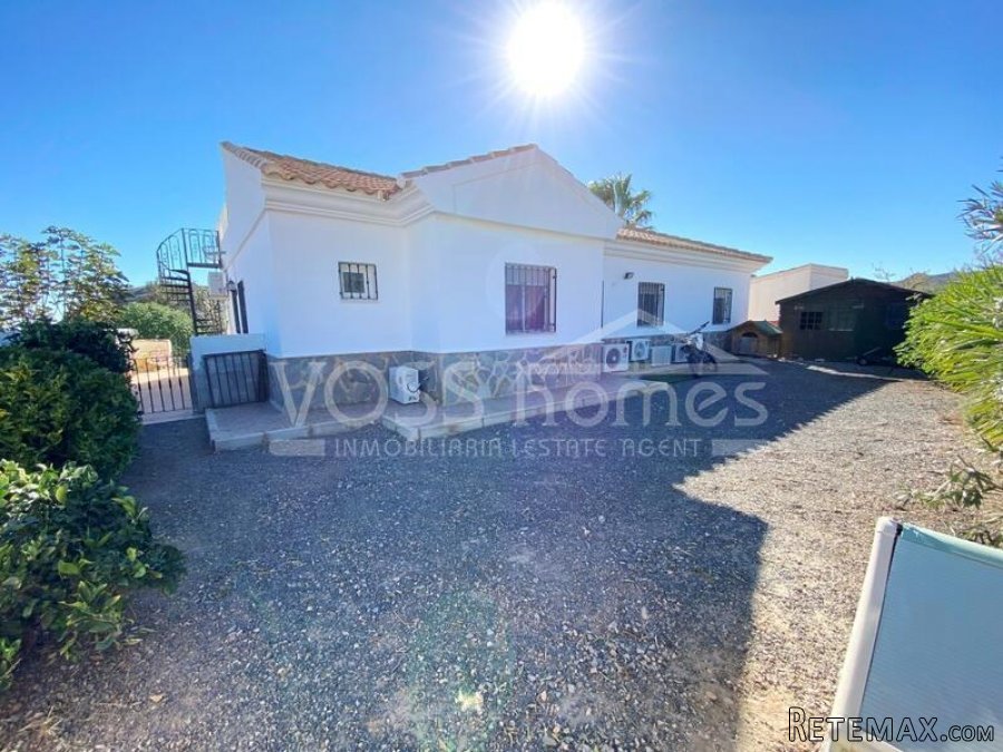 EXCLUSIVE TO VOSS HOMES - A spacious 5 bed, 2 bath Country.. - 10